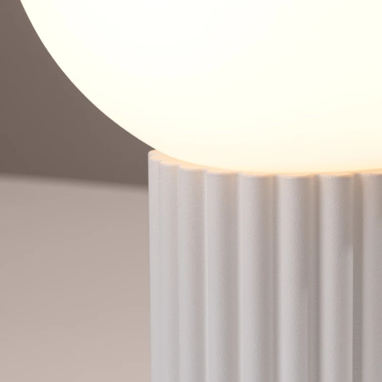 pol_pl_Lampa-biurkowa-HALO-biala-5355_8.webp
